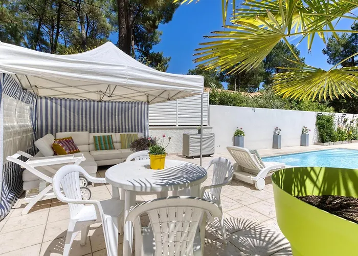 Сasa de vacaciones Charmante Maison Avec Piscine